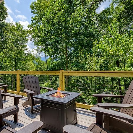 Whispering Winds, Hot Tub, Game Room, Wifi, 1089 Free Tickets Each Paid Day, Dollywood And More Gatlinburg Luaran gambar
