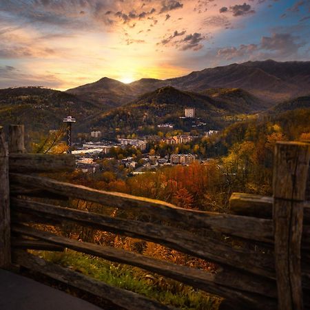 Whispering Winds, Hot Tub, Game Room, Wifi, 1089 Free Tickets Each Paid Day, Dollywood And More Gatlinburg Luaran gambar