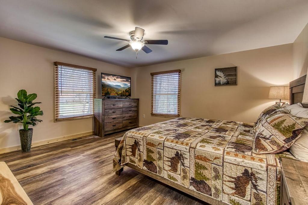 Whispering Winds, Hot Tub, Game Room, Wifi, 1089 Free Tickets Each Paid Day, Dollywood And More Gatlinburg Luaran gambar