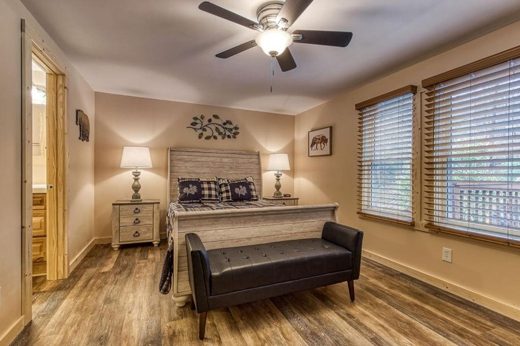 Whispering Winds, Hot Tub, Game Room, Wifi, 1089 Free Tickets Each Paid Day, Dollywood And More Gatlinburg Luaran gambar