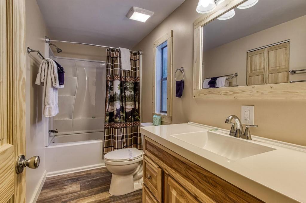 Whispering Winds, Hot Tub, Game Room, Wifi, 1089 Free Tickets Each Paid Day, Dollywood And More Gatlinburg Luaran gambar