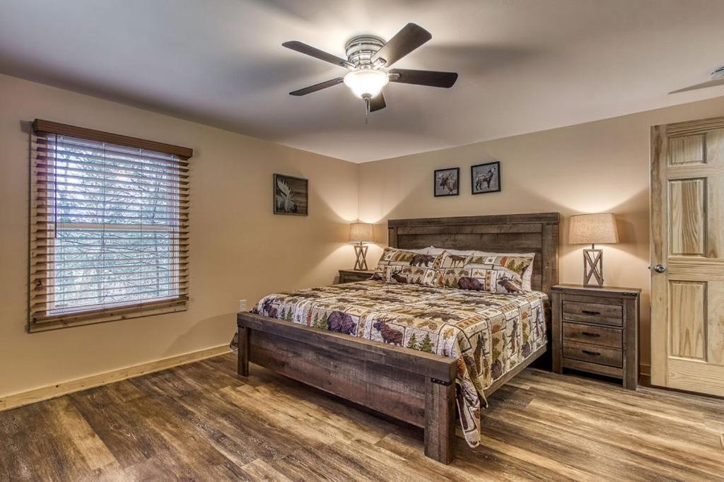 Whispering Winds, Hot Tub, Game Room, Wifi, 1089 Free Tickets Each Paid Day, Dollywood And More Gatlinburg Luaran gambar