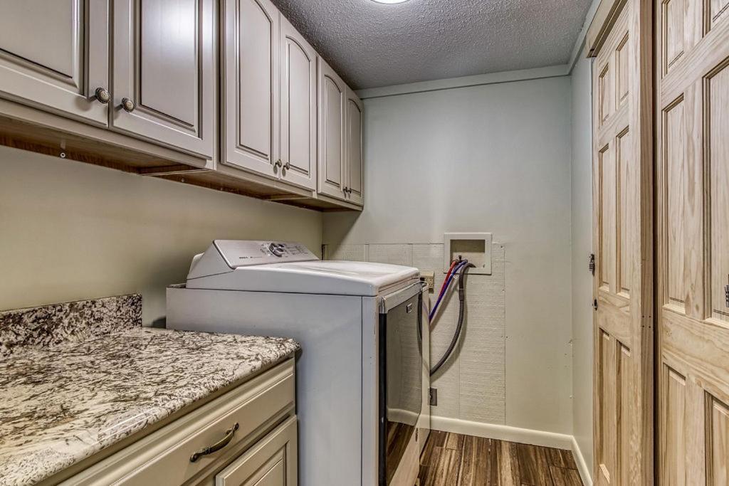 Whispering Winds, Hot Tub, Game Room, Wifi, 1089 Free Tickets Each Paid Day, Dollywood And More Gatlinburg Luaran gambar
