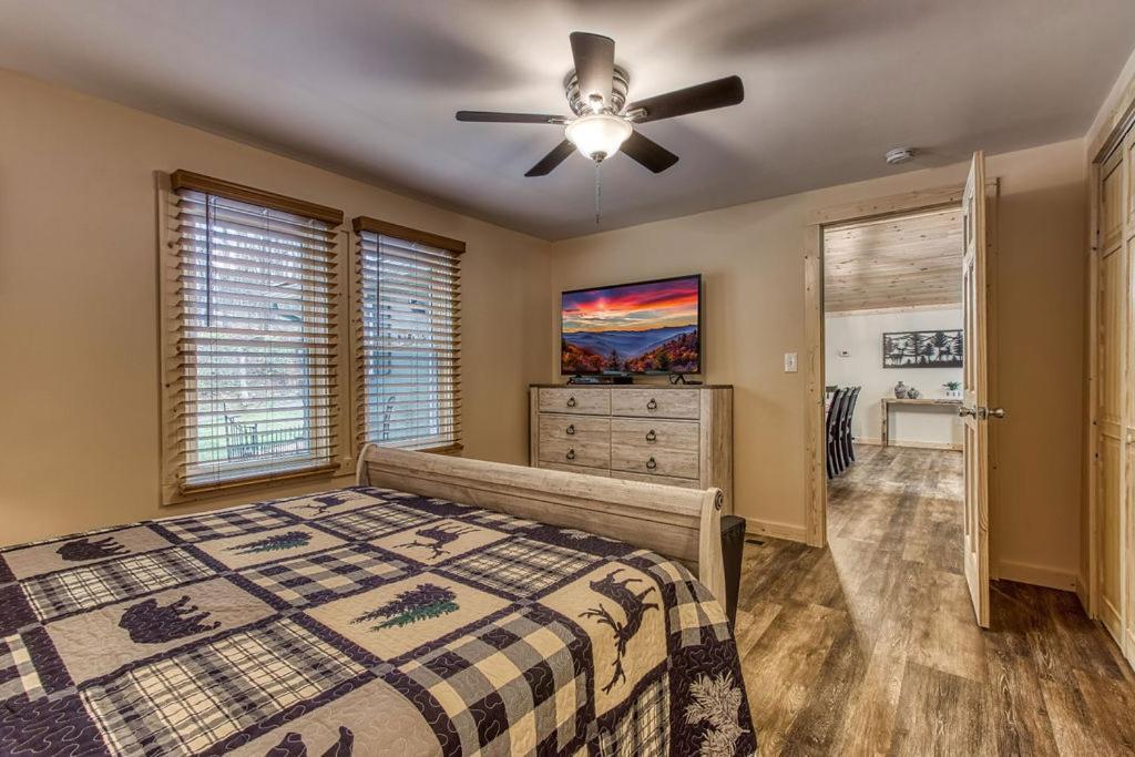 Whispering Winds, Hot Tub, Game Room, Wifi, 1089 Free Tickets Each Paid Day, Dollywood And More Gatlinburg Luaran gambar