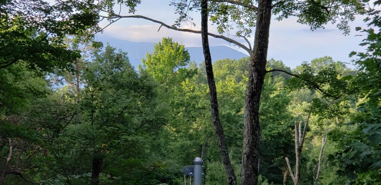 Whispering Winds, Hot Tub, Game Room, Wifi, 1089 Free Tickets Each Paid Day, Dollywood And More Gatlinburg Luaran gambar