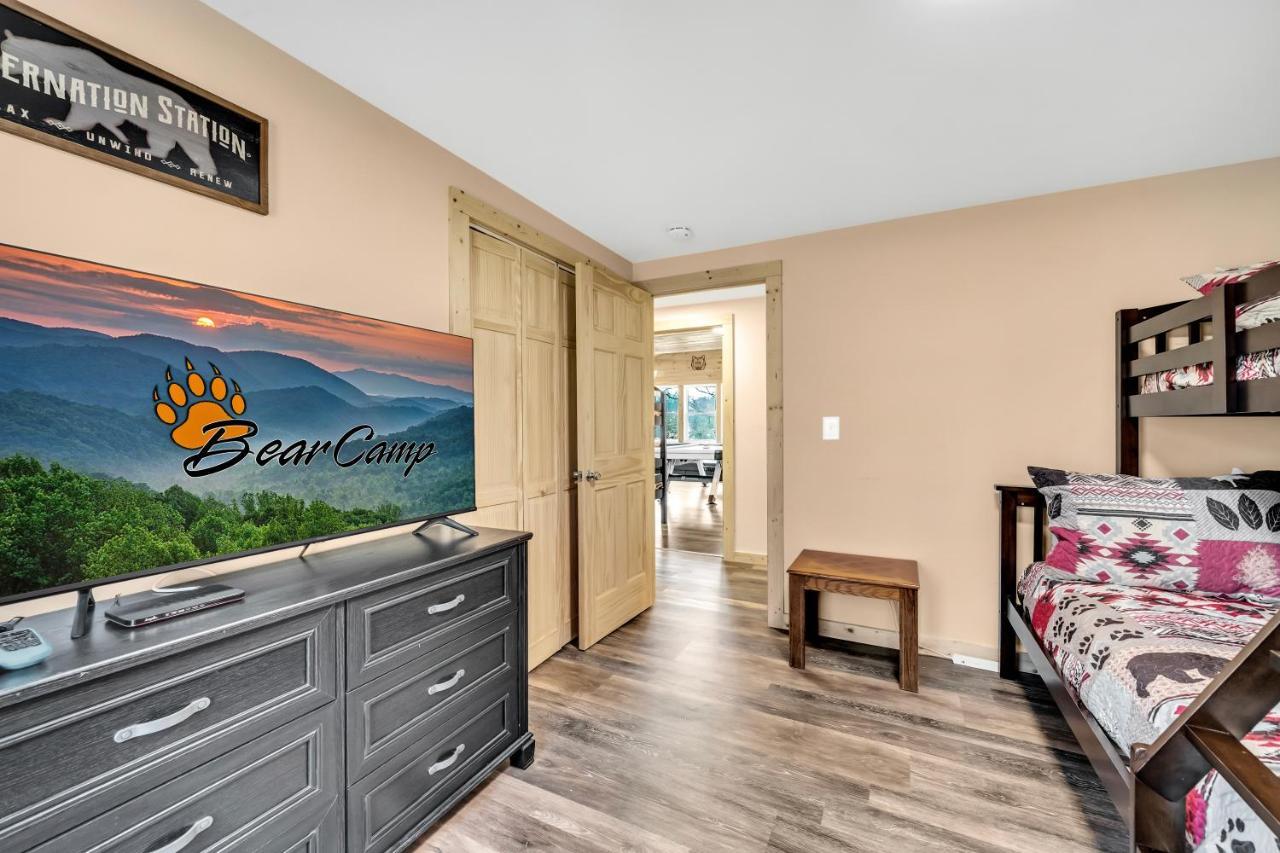 Whispering Winds, Hot Tub, Game Room, Wifi, 1089 Free Tickets Each Paid Day, Dollywood And More Gatlinburg Luaran gambar