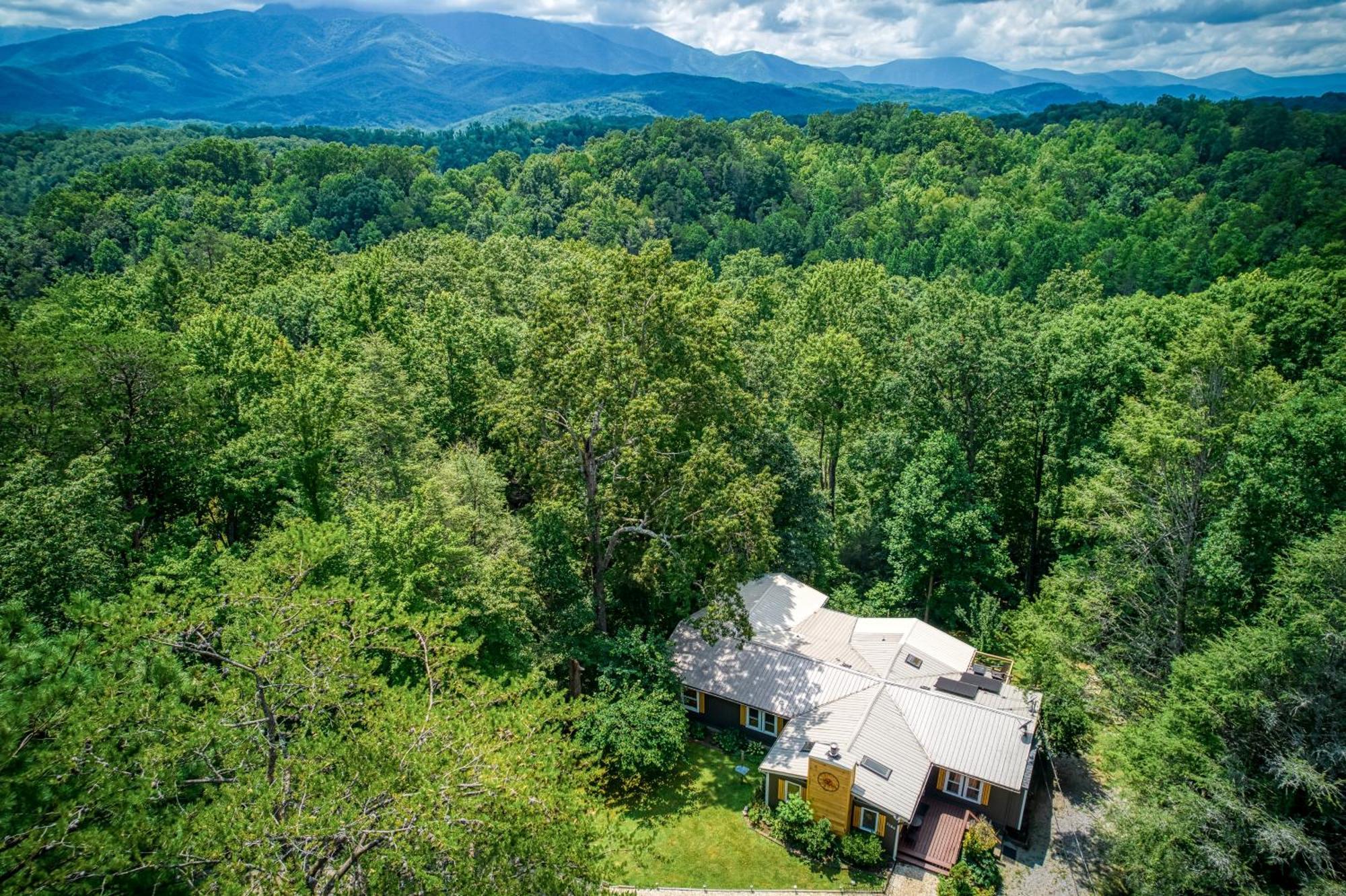 Whispering Winds, Hot Tub, Game Room, Wifi, 1089 Free Tickets Each Paid Day, Dollywood And More Gatlinburg Luaran gambar