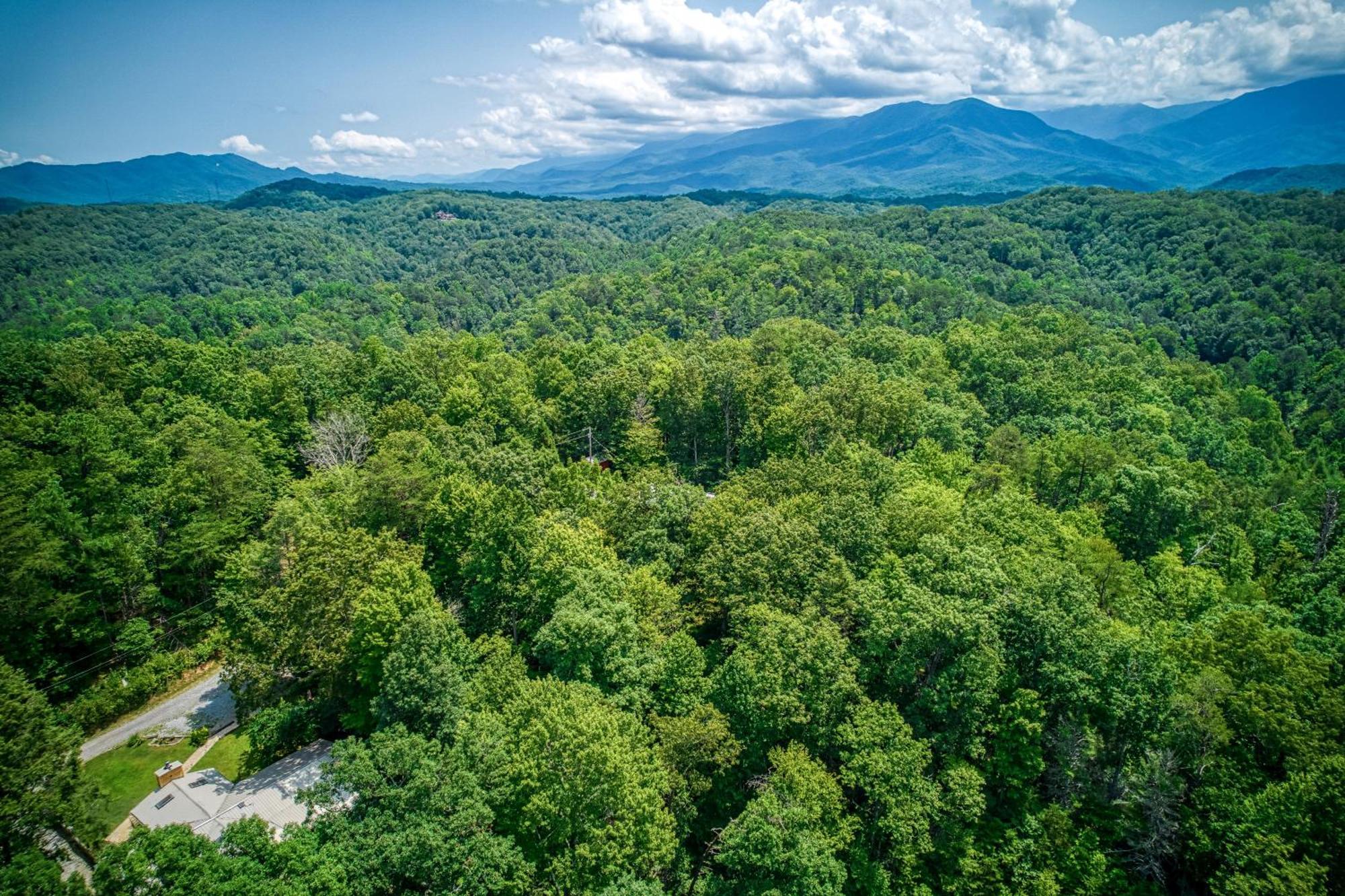 Whispering Winds, Hot Tub, Game Room, Wifi, 1089 Free Tickets Each Paid Day, Dollywood And More Gatlinburg Luaran gambar