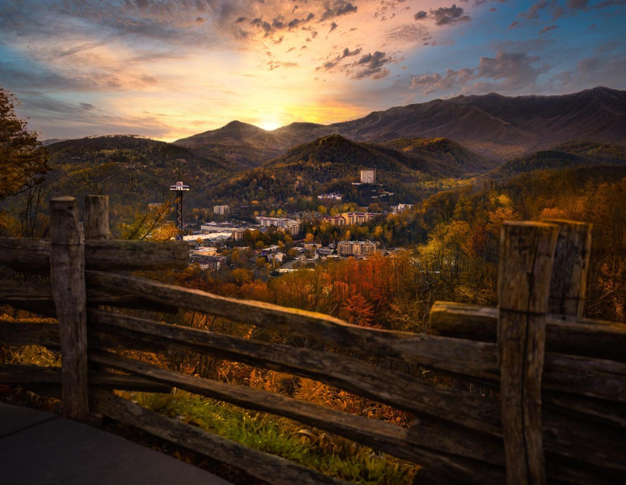 Whispering Winds, Hot Tub, Game Room, Wifi, 1089 Free Tickets Each Paid Day, Dollywood And More Gatlinburg Luaran gambar